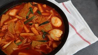 SUB 白鍾元食譜，超簡易版韓式辣炒年糕食譜떡볶이Tteokbokki  and Kitchen [upl. by Jadda506]