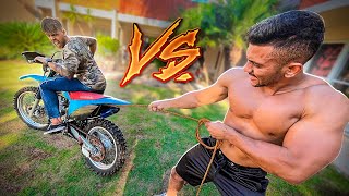 CRF 230 VS MAROMBA  será que o bodybuilder vai ganhar essa [upl. by Kerstin]