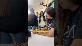 Mas a dúvida ficou ela é o que 😂 professora humor alunos shorts escola [upl. by Yengac226]