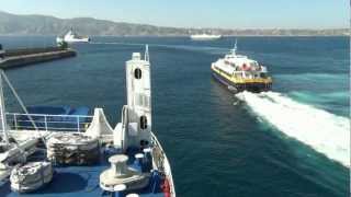 Traffico traghetti Stretto di Messina  la quotsgommataquot catamarano [upl. by Yrellav]