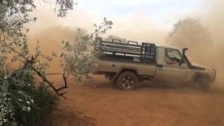 Mitsubishi Triton 32 vs Toyota Cruiser 4L in tug of war [upl. by Noimad]