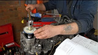 Replacing the 300tdi head gasket PART 2  refit tightening sequences and tools [upl. by Ecneralc141]