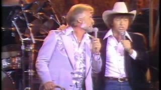 Kenny Rogers amp Mac Davis  Hard To Be Humble LIVE [upl. by Yelena]