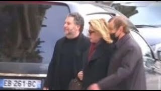 Obsèques de Gaspard Ulliel  Catherine Deneuve soutenue pour entrer dans lEglise [upl. by Incrocci]