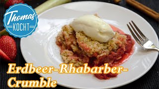 ErdbeerRhabarberCrumble oder der schnellste Streuselkuchen  Thomas kocht [upl. by Miner]