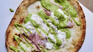 Recette  Pizza à la mortadelle et crème de pistache [upl. by Luamaj]