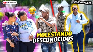 BROMA EL PITO MOLESTANDO A DESCONOCIDOS🤣 [upl. by Laeynad]