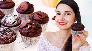 Muffins de chocolate LOS PREPARAS EN MINUTOS  Es con Acento  Fáciles deliciosos y SIN BATIDORA [upl. by Dhumma]