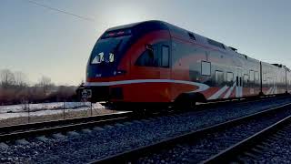 Дизельпоезд Штадлер 2422 проезжает станцию Кохтла Stadler Flirt 2422 passing Kohtla station [upl. by Sawyere]