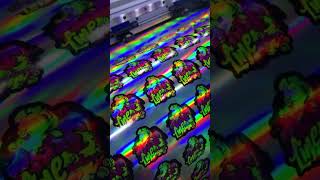 Nuestras pegatinas troqueladas en vinilo holográfico son el complemento perfecto para destacar❤️ [upl. by Maice348]