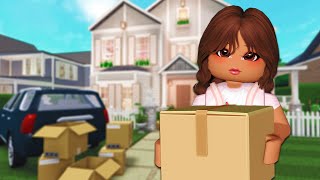 🏠MOVING to BLOXBURG for the FIRST TIME  Episode 1🍓 [upl. by Olmstead]