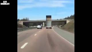 Un camion trop haut passe sous un pont [upl. by Llirpa]