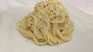 Spaghetti Cacio e Pepe Ricetta Originale [upl. by Mitchael670]