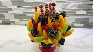 DIY Como hacer Arreglo de Frutas con Fresas Cubiertas De Chocolate  DIY Edible Arrangement [upl. by Nek633]