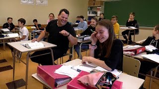 Philippe Laprise visite l’école Cardinal Roy dans le cadre de la Semaine pour lécole publique [upl. by Audrye]