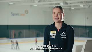 Wat is kunstschaatsen Loena Hendrickx legt het sierlijk uit ⛸️⛸️ [upl. by Eisserc586]