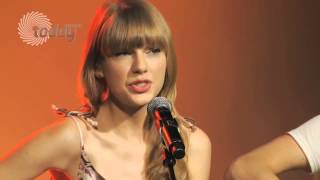 Taylor Swift I Knew You Were Trouble Live Acoustic [upl. by Gnoht]