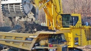 Komatsu PC40006 Hogging Clay [upl. by Rovit]