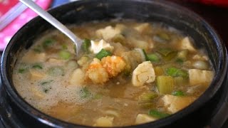 Korean soybean paste stew Doenjangjjigae 된장찌개 [upl. by Gerge]