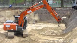 EXCAVATOR HITACHI ZAXIS 130 GRADING SAND amp LOADING DUMPER [upl. by Montagna]