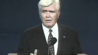 Admiral Stockdale  1992 VP Debate  quotWho Am I Why Am I Herequot [upl. by Eelrefinnej]