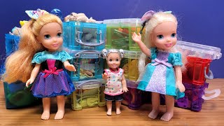 Packing  Elsa amp Anna toddlers are moving again  Barbie dolls [upl. by Sliwa768]