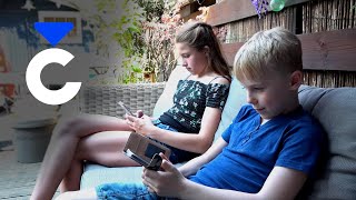 Mobiele telefoons voor kinderen  Tips Consumentenbond [upl. by Yenttirb]