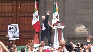 En su despedida López Obrador defiende su legado en México para construir quotuna nueva patriaquot  AFP [upl. by Haek649]