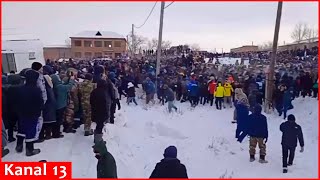 Thousands of residents protested in the Russian republic of Bashkortostan [upl. by Sulienroc]