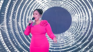 Adalgisa Pantalón canta Todo a pulmón en Premios Mujeres que Inspiran 2024 [upl. by Naanac481]