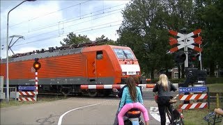 Spoorwegovergang Venlo  Dutch railroad crossing [upl. by Anivlem223]