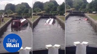 Moment couples narrowboat sinks in 25 seconds at Fobney lock [upl. by Katzir93]