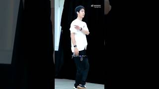 wang yibo rehearsing quotsomebody elses armsquot [upl. by Kelby]