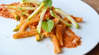 Pasta con pesto di pomodori secchi noci menta e zucchine  5x5 Robysushi [upl. by Culhert116]