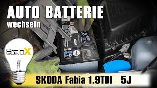 Auto Batterie wechseln Starterbatterie wechseln Skoda Fabia [upl. by Einot151]