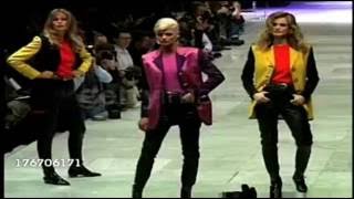 KAREN MULDER CATWALK VERSACE AUTUMN WINTER MILÁN 19911996 [upl. by Hasen551]