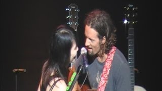 Lucky fan gets to sing quotLUCKYquot onstage with Jason Mraz Esther Kim  Auckland 151111 [upl. by Fergus]