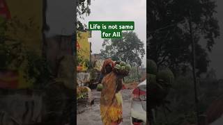 Traffic Jam at Manapuram Railway level crossing Women selling Roasted peanut amp Guava in Rain [upl. by Gabrielli623]