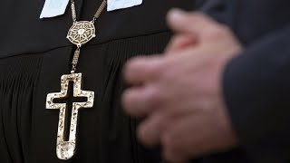 Abusi sessuali nella Chiesa evangelica migliaia le vittime in Germania secondo un nuovo rapporto [upl. by Alcott815]