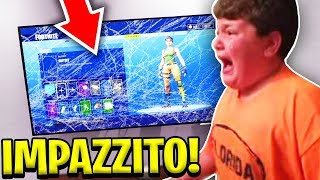 BAMBINO IMPAZZITO D1STRUGGE la PS4 dopo che PERDE a FORTNITE 😂 [upl. by Erlandson762]