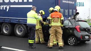 Dode bij ongeval tussen vrachtwagen en auto op A29 [upl. by Bertsche]