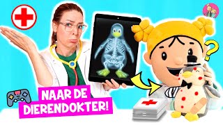 DE ZOETE ZUSJES LEREN DIEREN BETER MAKEN bij DE DOKTER Een Pinguin Met Stippen ❤️DeZoeteZusjes❤️ [upl. by Brendin837]