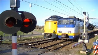 Spoorwegovergang Helmond Brandevoort  Dutch railroad crossing [upl. by Atnovart]