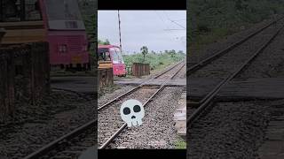 ரயில் வரும் போது bus train cross bus omg shorts trending [upl. by Auhsuj]