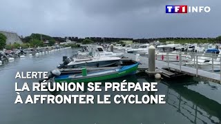 EN DIRECT  Loeil du cyclone Belal fond sur La Réunion en alerte maximale [upl. by Goran]