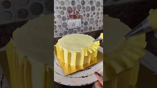 yellow colour cake designviralvideo homemade trendingshorts cake decorationchidiyacake [upl. by Holub667]