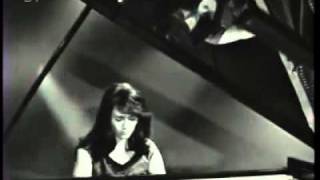 Liszt La leggerezza Martha Argerich 1966 [upl. by Aleekahs]