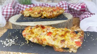 Leckere Schmand Pizza Baguettes  PizzaBaguettes  Einfach amp Schnell [upl. by Neelyar731]