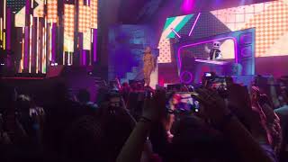 Friends  Marshmello amp Anne Marie  LIVE at the 2018 iHeart Radio MMVAs [upl. by Michon]