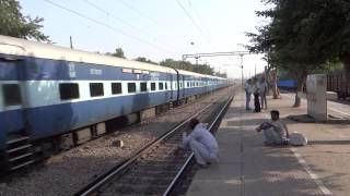 HAZRAT NIZAMUDDIN  JABALPURBHUSAWAL GONDWANA EXPRESS BLASTS THROUGH FARIDABAD NEW TOWN [upl. by Janyte]